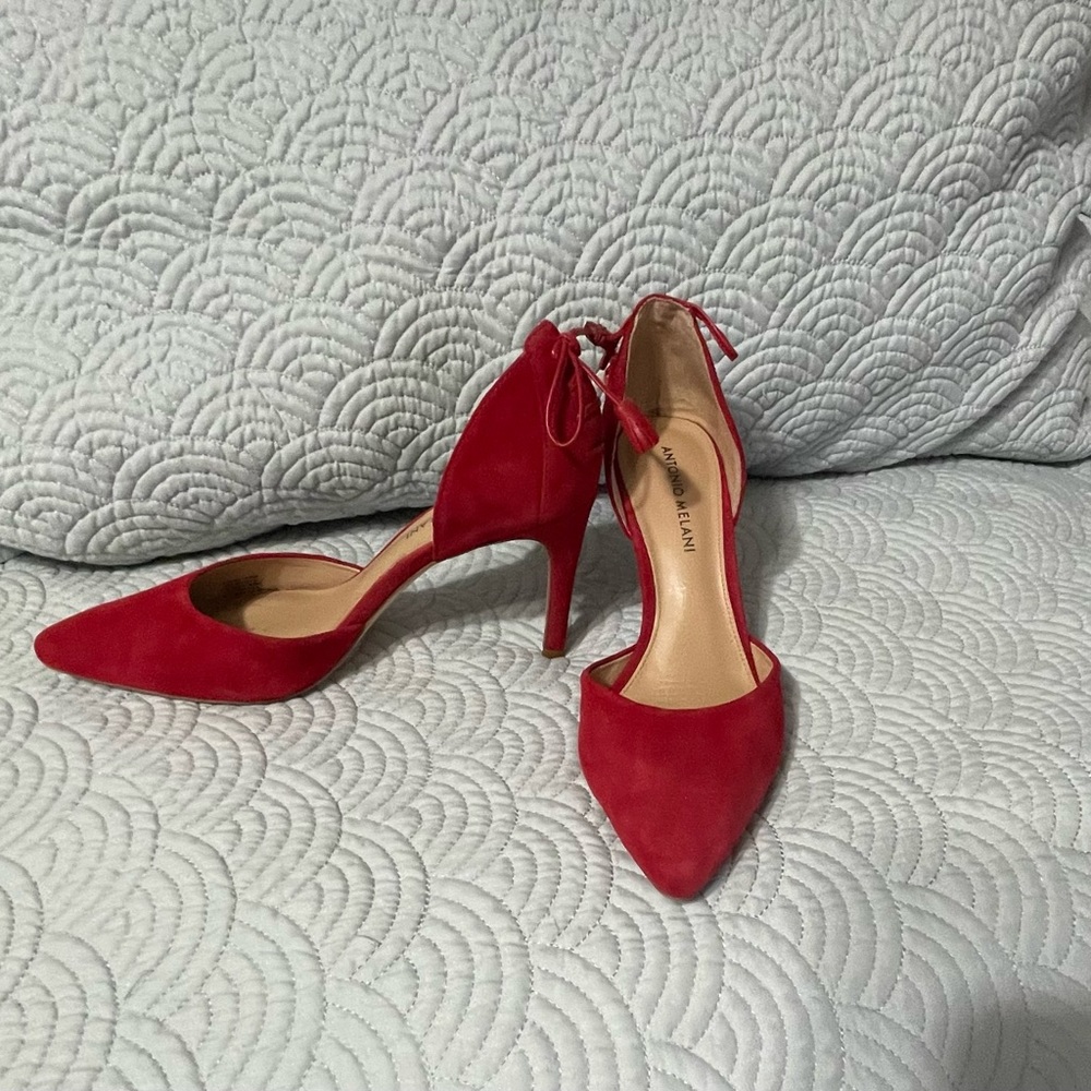 Antonio Melani red suede pumps. Sz 8